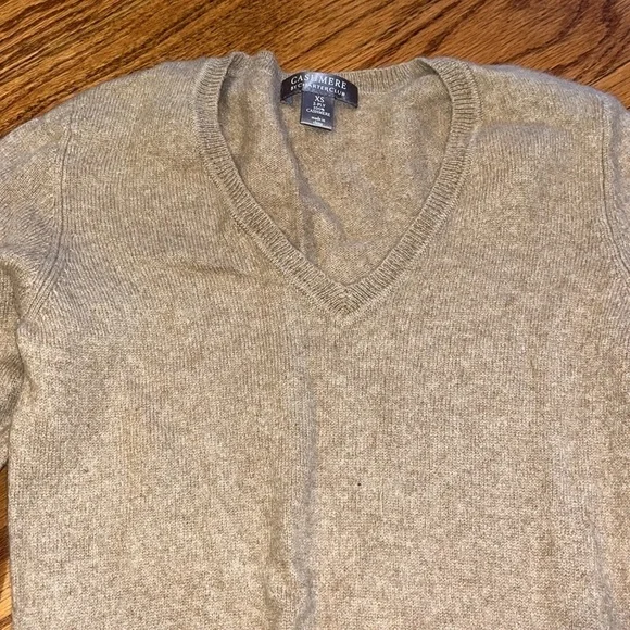 Cashmere by Charter Club Woman’s Tan Cashmere Sweater Size XS - Picture 2 of 4